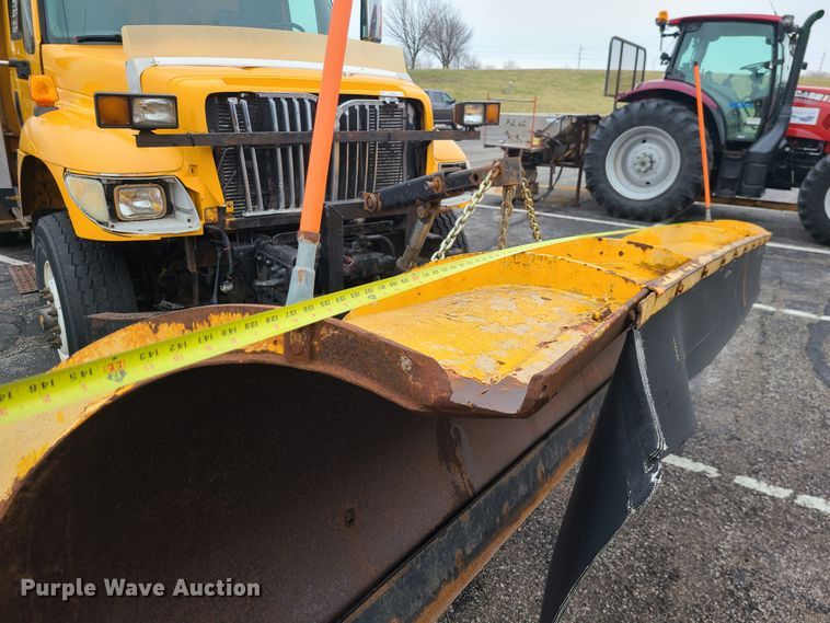 image for item KT9680 2005 International 7400  dump truck