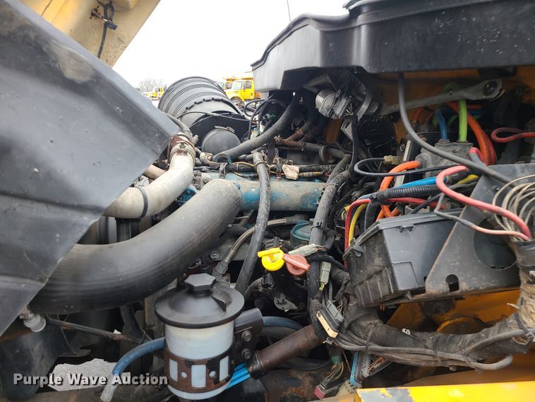 image for item KT9680 2005 International 7400  dump truck