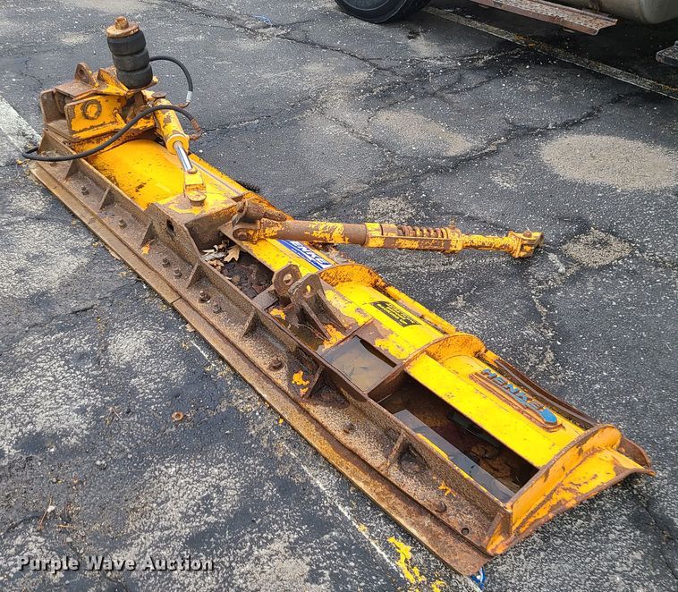 image for item KT9680 2005 International 7400  dump truck