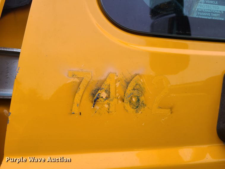 image for item KT9680 2005 International 7400  dump truck