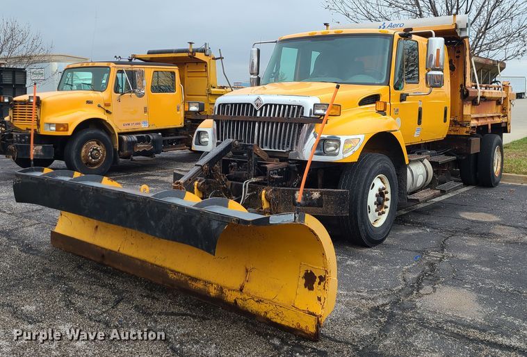 image for item KT9681 2005 International 7400  dump truck