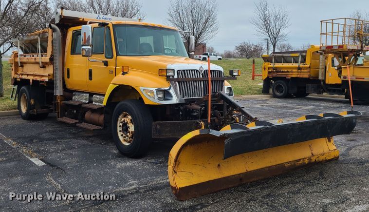 image for item KT9681 2005 International 7400  dump truck
