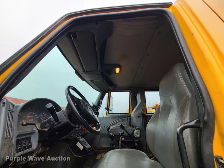 image for item KT9681 2005 International 7400  dump truck