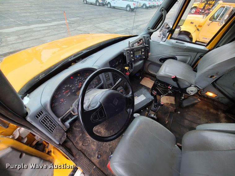 image for item KT9681 2005 International 7400  dump truck