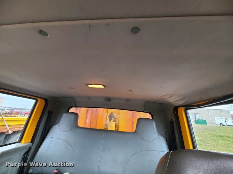 image for item KT9681 2005 International 7400  dump truck