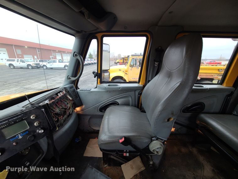 image for item KT9681 2005 International 7400  dump truck