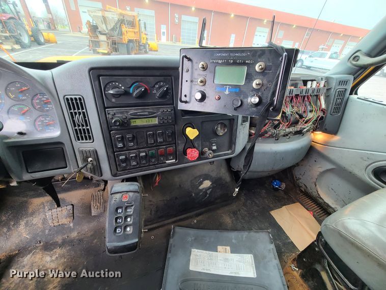 image for item KT9681 2005 International 7400  dump truck