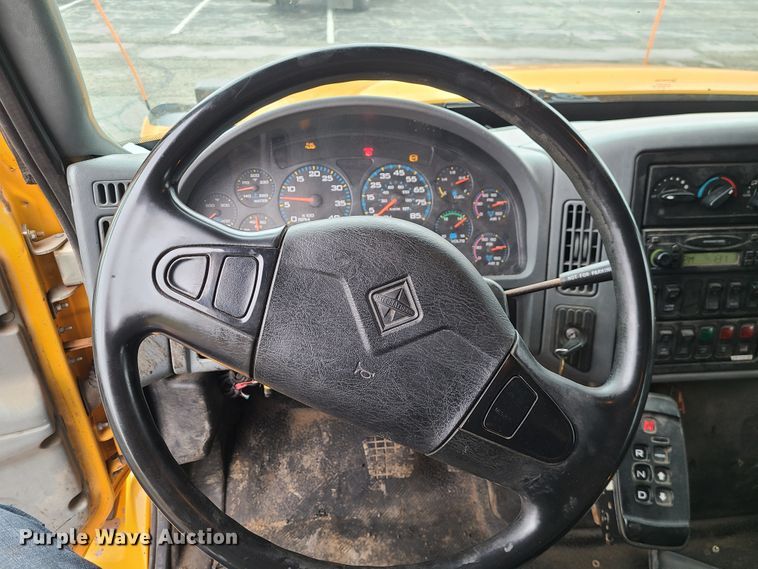 image for item KT9681 2005 International 7400  dump truck