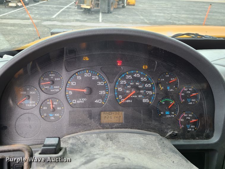 image for item KT9681 2005 International 7400  dump truck