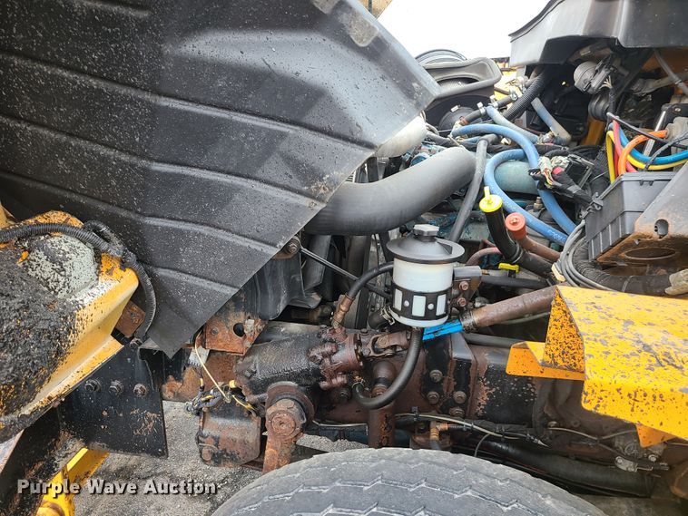 image for item KT9681 2005 International 7400  dump truck