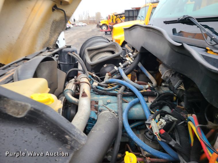 image for item KT9681 2005 International 7400  dump truck