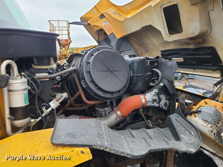 image for item KT9681 2005 International 7400  dump truck