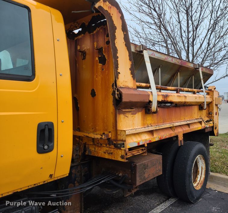 image for item KT9681 2005 International 7400  dump truck