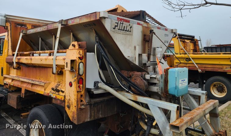 image for item KT9681 2005 International 7400  dump truck