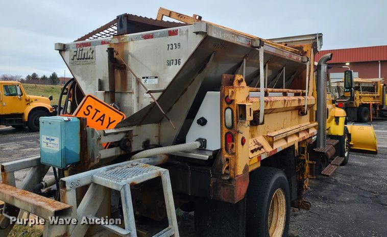 image for item KT9681 2005 International 7400  dump truck