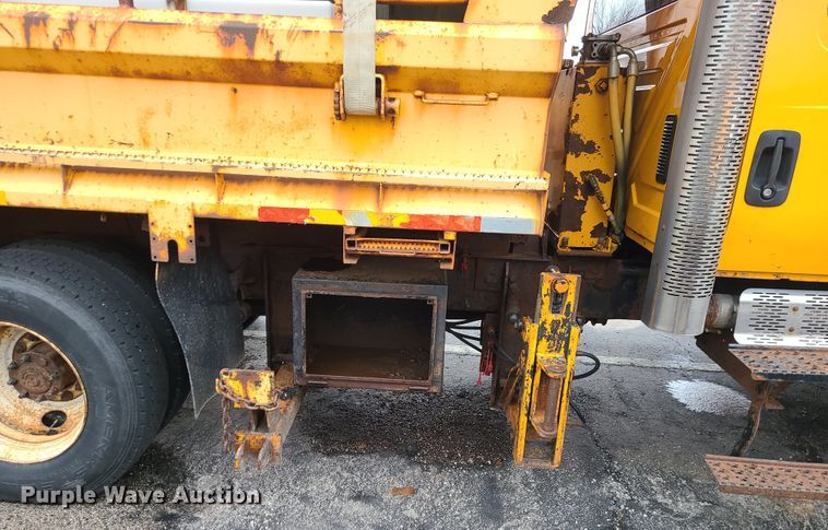 image for item KT9681 2005 International 7400  dump truck