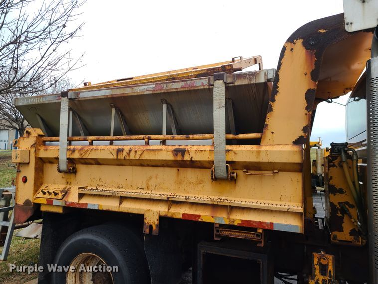 image for item KT9681 2005 International 7400  dump truck