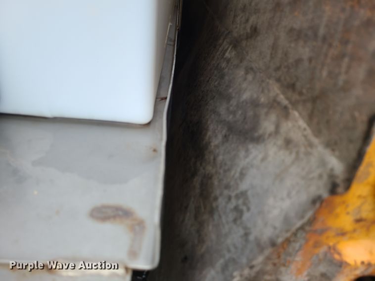 image for item KT9681 2005 International 7400  dump truck