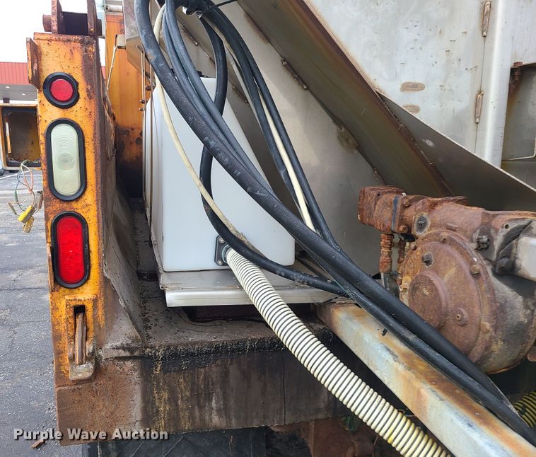 image for item KT9681 2005 International 7400  dump truck