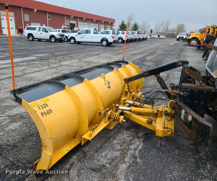 image for item KT9681 2005 International 7400  dump truck