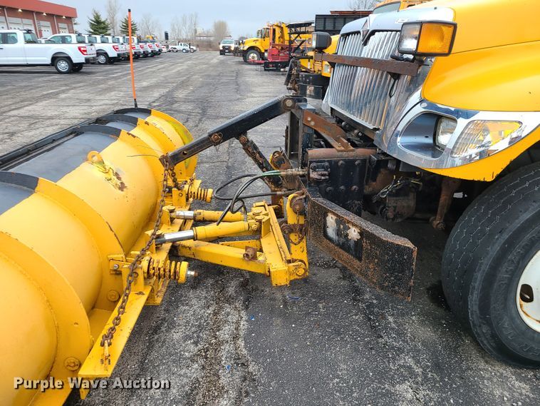image for item KT9681 2005 International 7400  dump truck