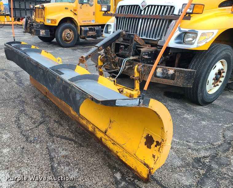 image for item KT9681 2005 International 7400  dump truck