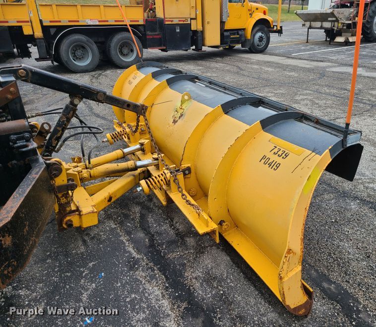 image for item KT9681 2005 International 7400  dump truck