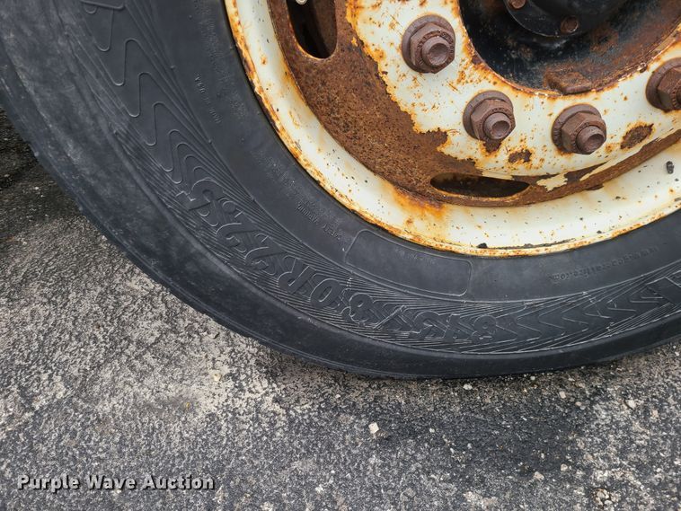 image for item KT9681 2005 International 7400  dump truck