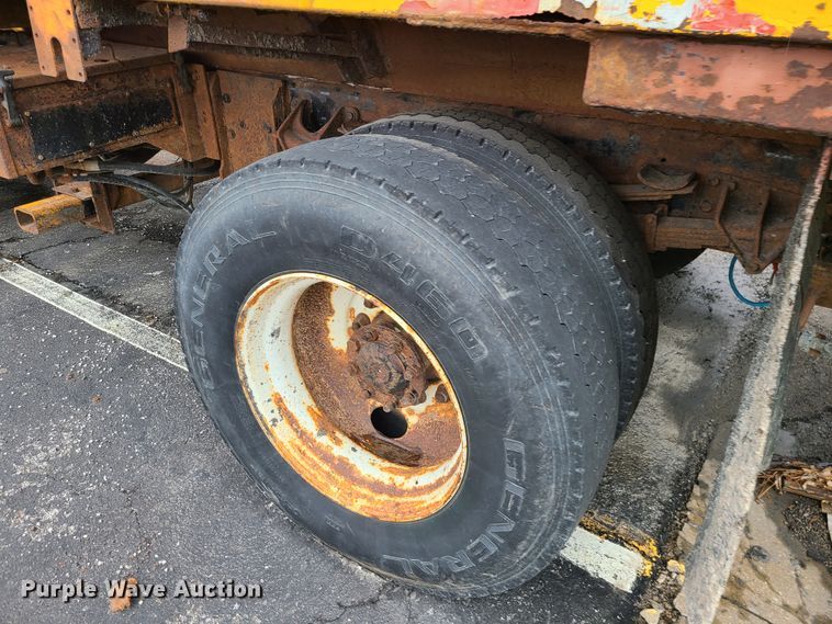 image for item KT9681 2005 International 7400  dump truck