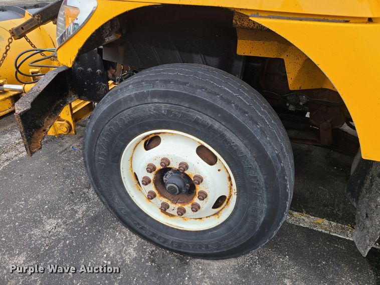 image for item KT9681 2005 International 7400  dump truck