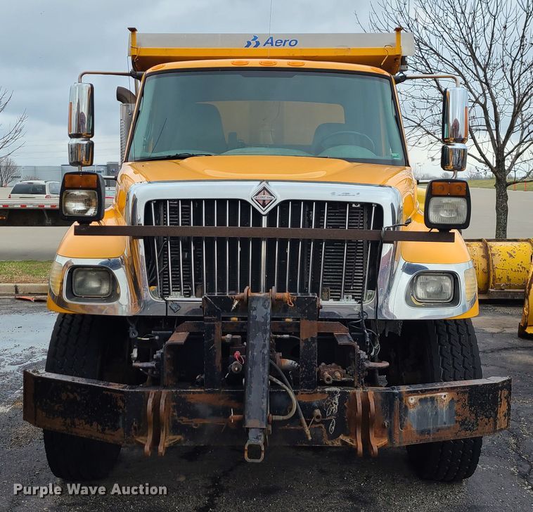 image for item KT9684 2006 International 7400  dump truck