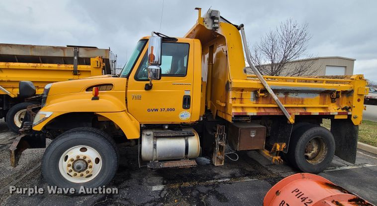 image for item KT9684 2006 International 7400  dump truck