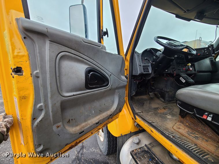 image for item KT9684 2006 International 7400  dump truck