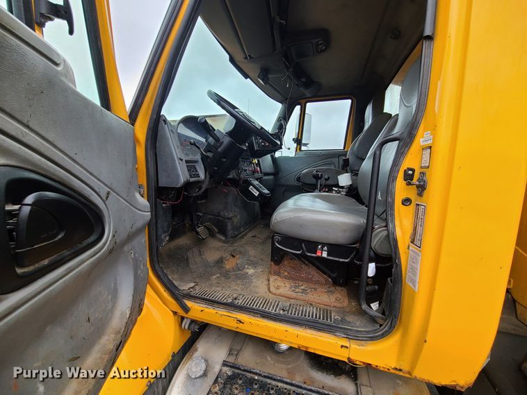 image for item KT9684 2006 International 7400  dump truck