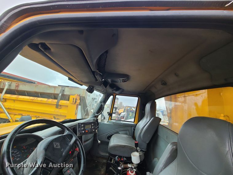 image for item KT9684 2006 International 7400  dump truck