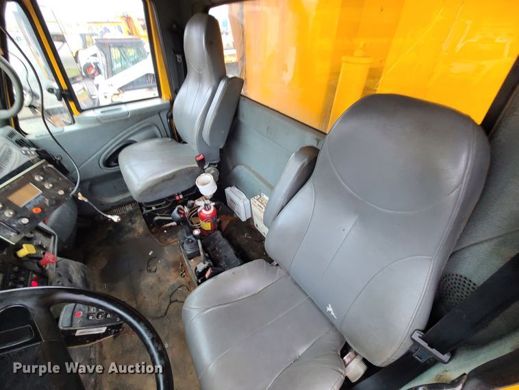 image for item KT9684 2006 International 7400  dump truck