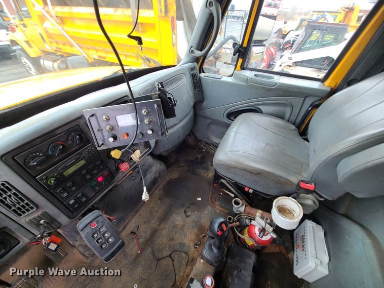 image for item KT9684 2006 International 7400  dump truck