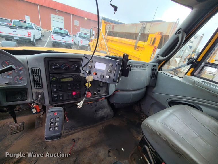 image for item KT9684 2006 International 7400  dump truck