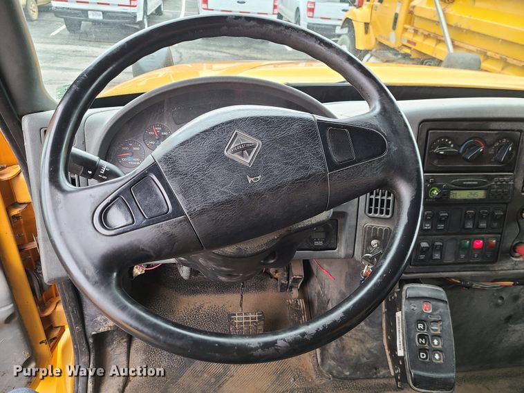 image for item KT9684 2006 International 7400  dump truck