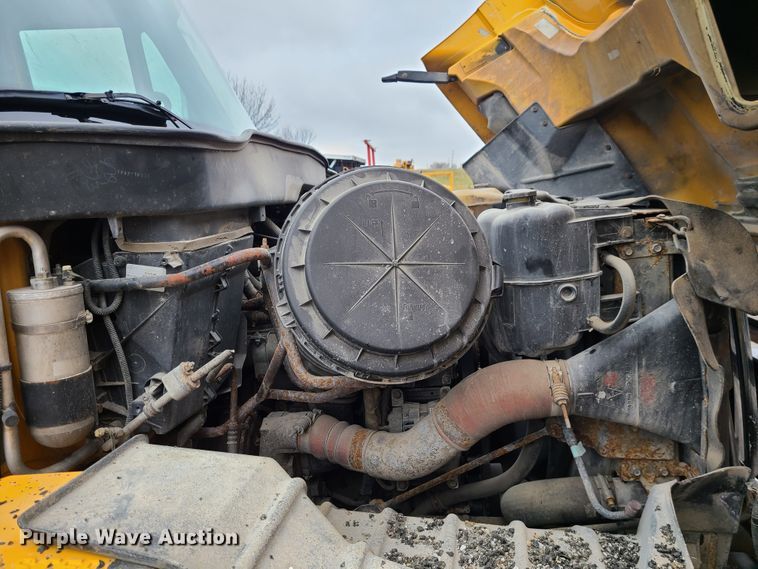 image for item KT9684 2006 International 7400  dump truck