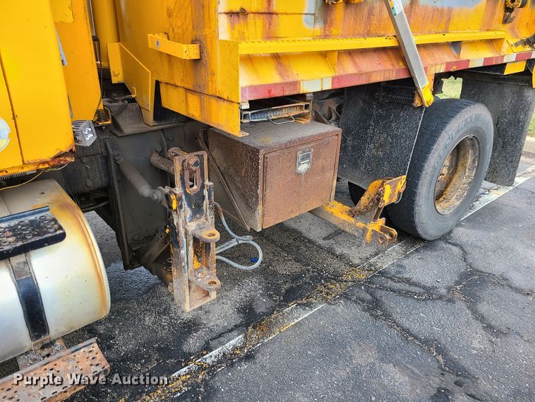 image for item KT9684 2006 International 7400  dump truck