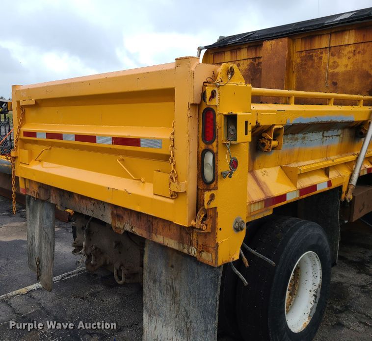 image for item KT9684 2006 International 7400  dump truck