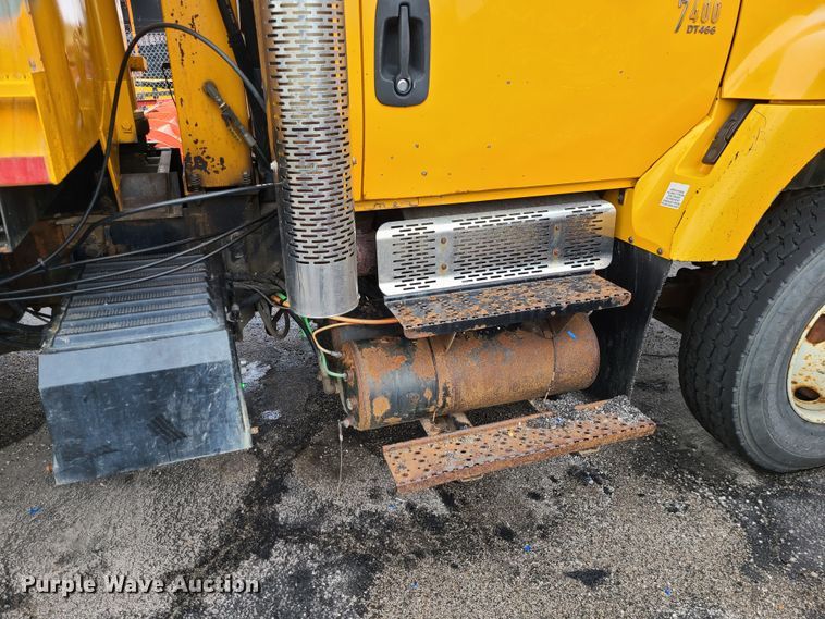 image for item KT9684 2006 International 7400  dump truck