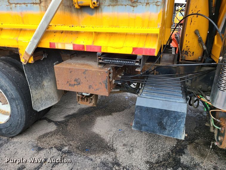 image for item KT9684 2006 International 7400  dump truck