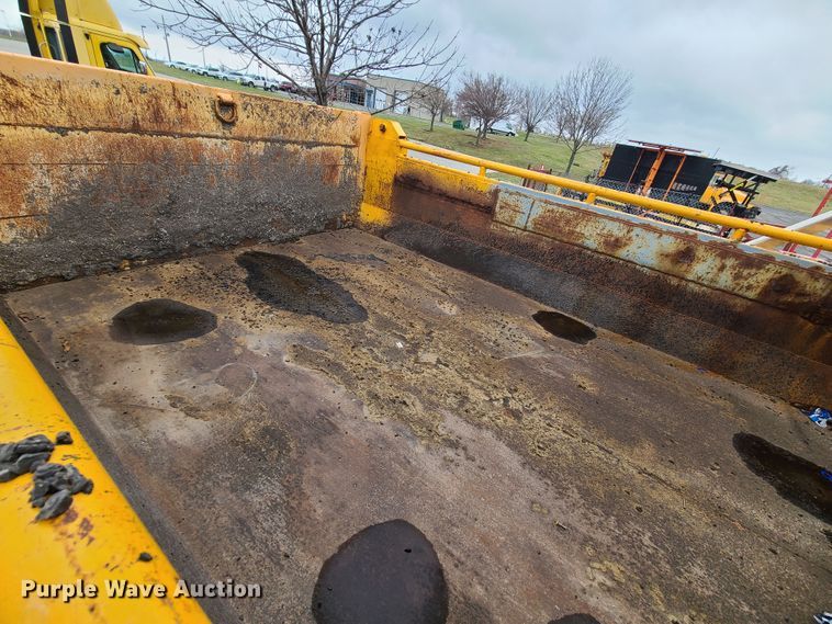 image for item KT9684 2006 International 7400  dump truck