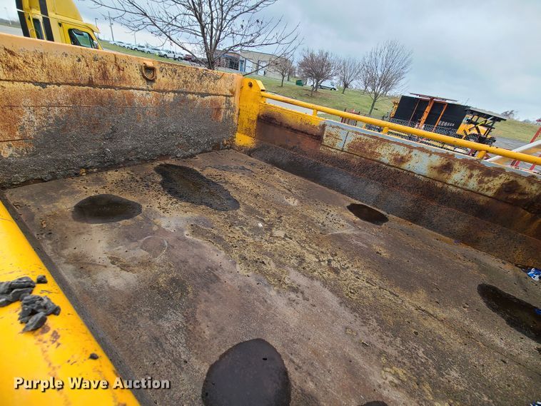 image for item KT9684 2006 International 7400  dump truck