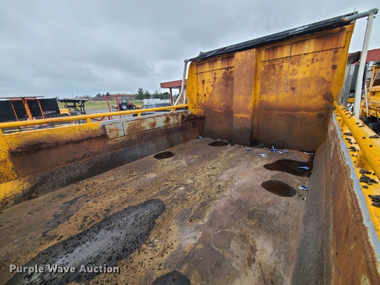 image for item KT9684 2006 International 7400  dump truck