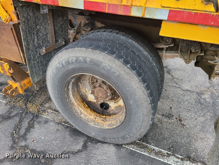 image for item KT9684 2006 International 7400  dump truck