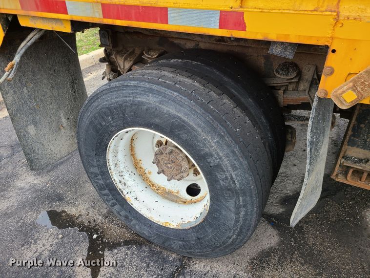 image for item KT9684 2006 International 7400  dump truck