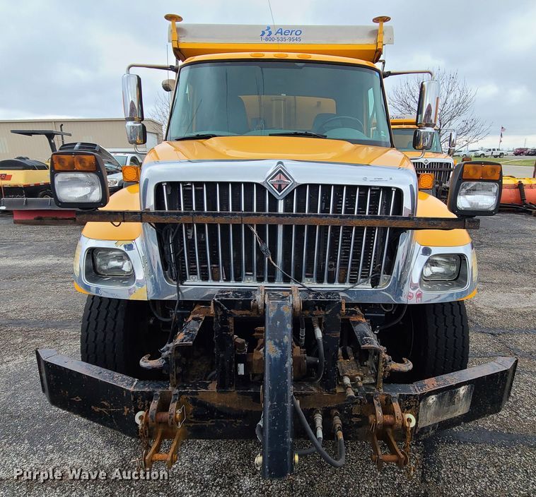 image for item KT9685 2006 International 7400  dump truck